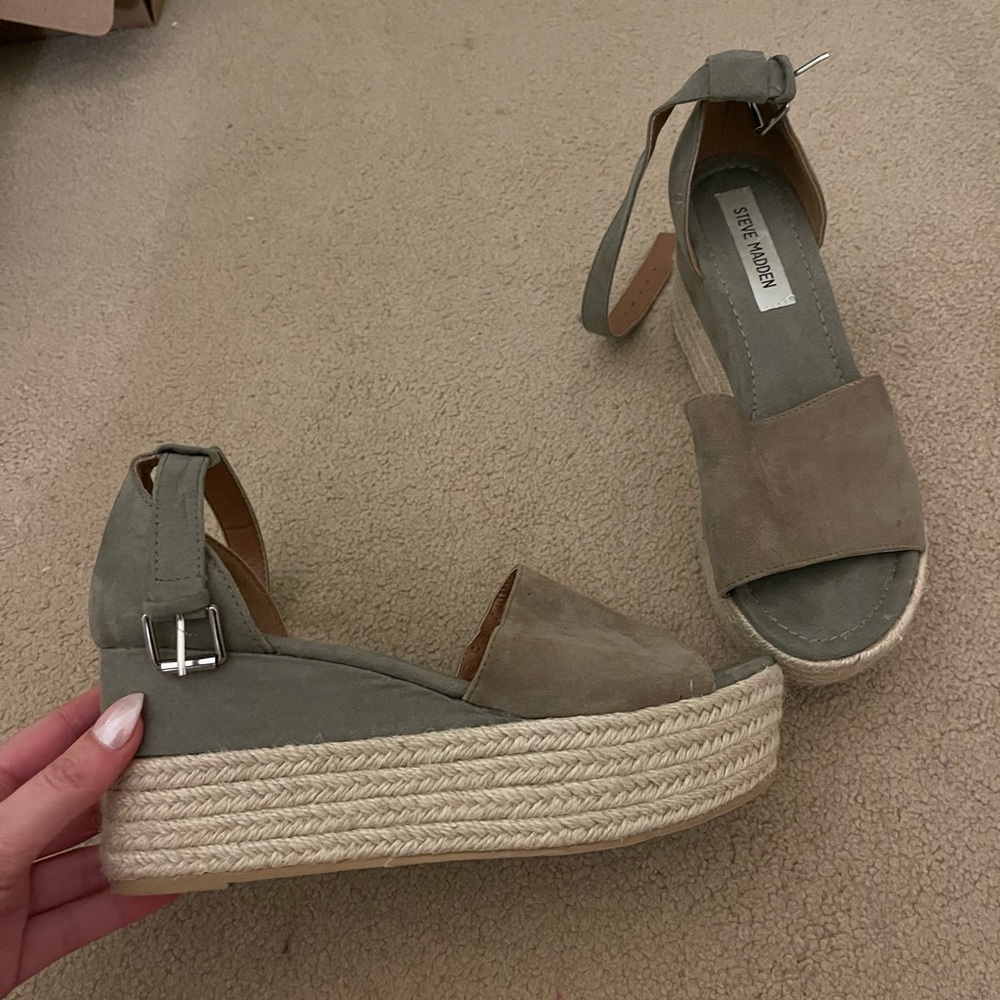 Steve Madden grey wedges